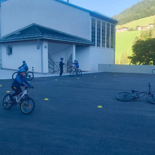 Radfahrübung Dorfplatz