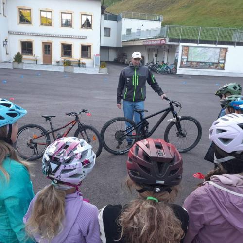 Radfahrübung Dorfplatz